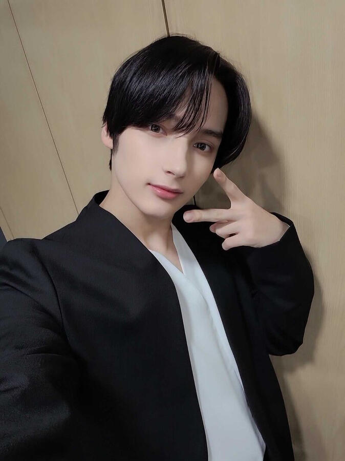 Penguin (Huening Kai of TXT) Penguin (Huening Kai of TXT)