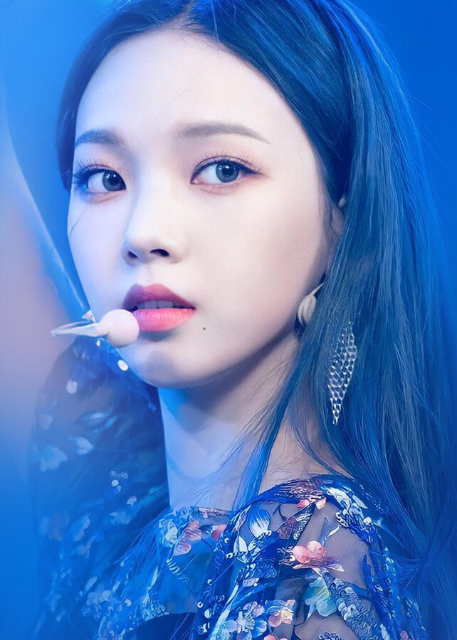 Whale (Karina of Aespa)